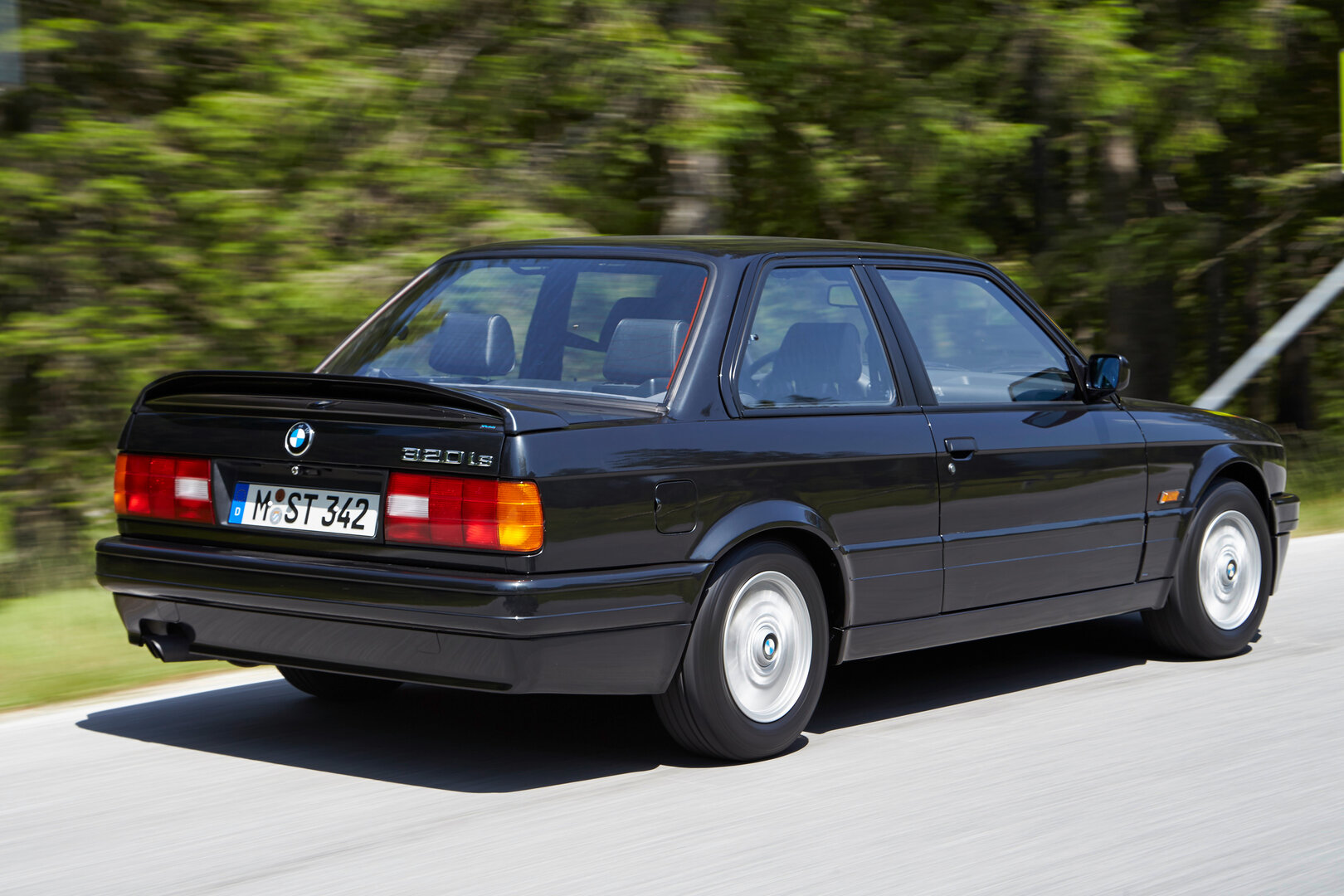 bmw-320is-coupe-e30-2