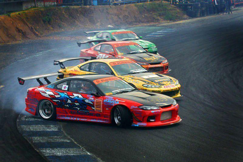 Ejemplos de mejores coches haciendo drift 2