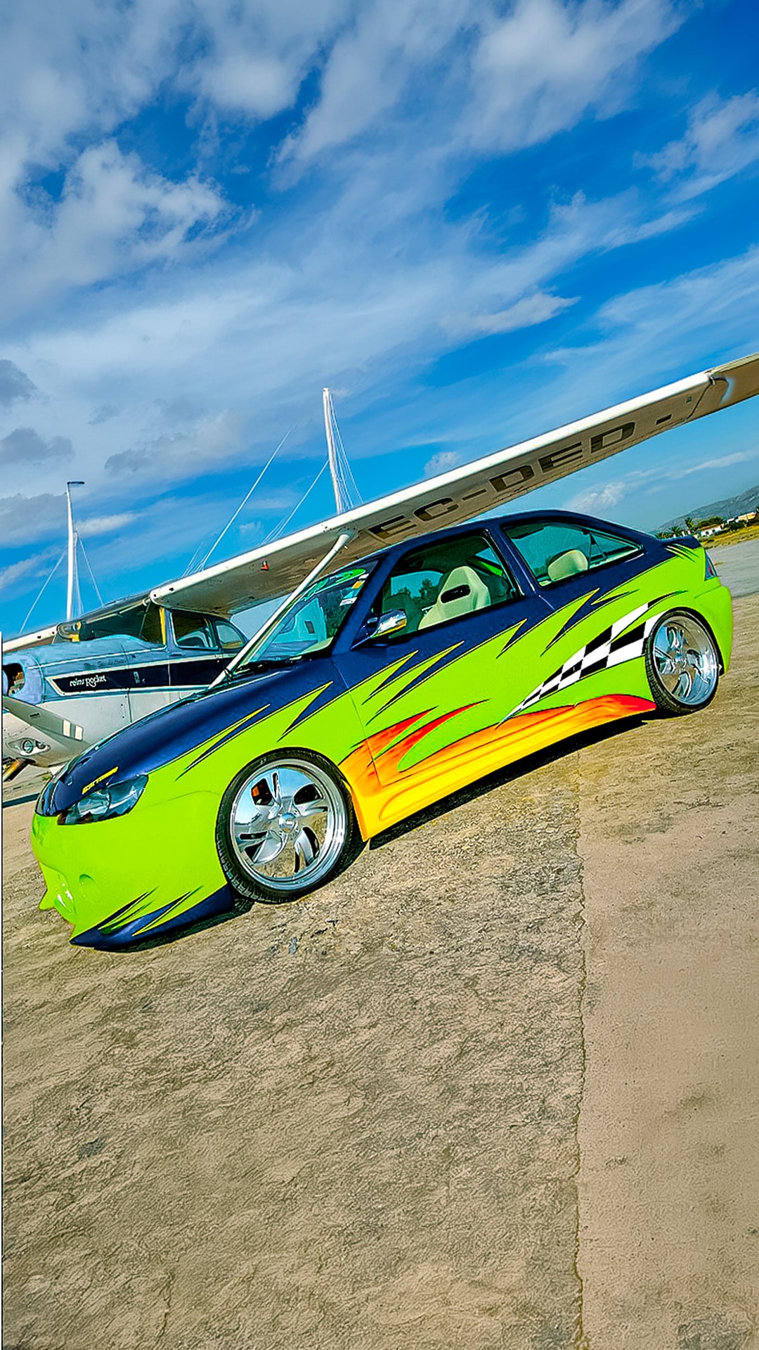 Ford Scort Mlin, fotos pòster a doble pàgina revista Maxi tuning