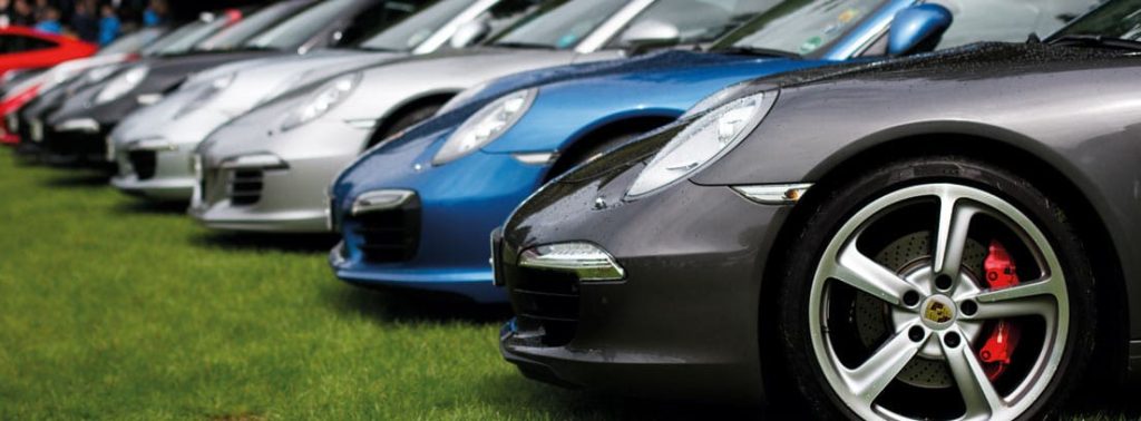 Imagen que muestra a 4 coches en fila.