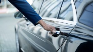 ¿Por qué se Cierra el Coche con las Llaves Dentro?