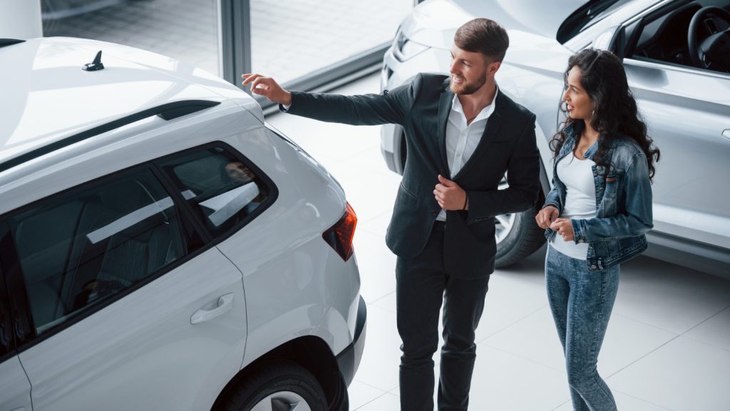 ¿Se puede devolver un coche al concesionario?