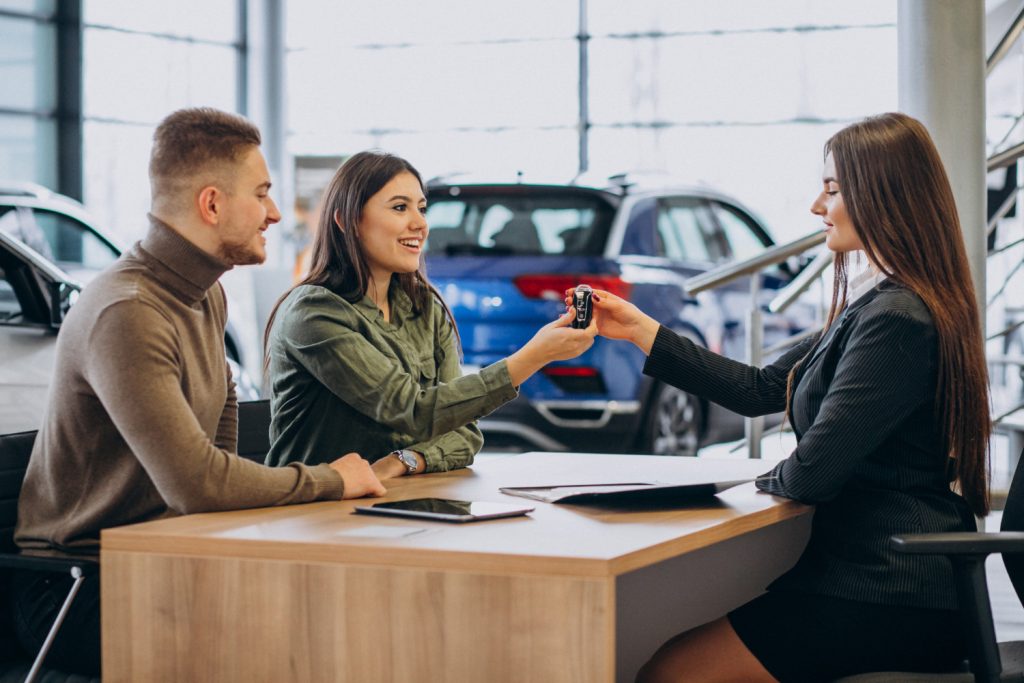 ¿Entregar el coche en concesionario para comprar otro?