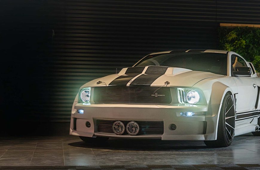 Ford Mustang look Shelby Widebody: Ensanchada artesanal en chapa por Mlin