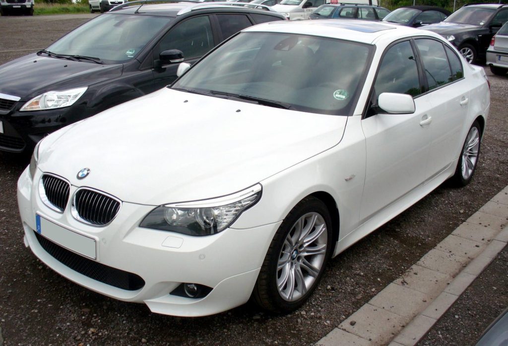 File:BMW E60 525i M-Sport Alpinweiß.JPG - Wikimedia Commons